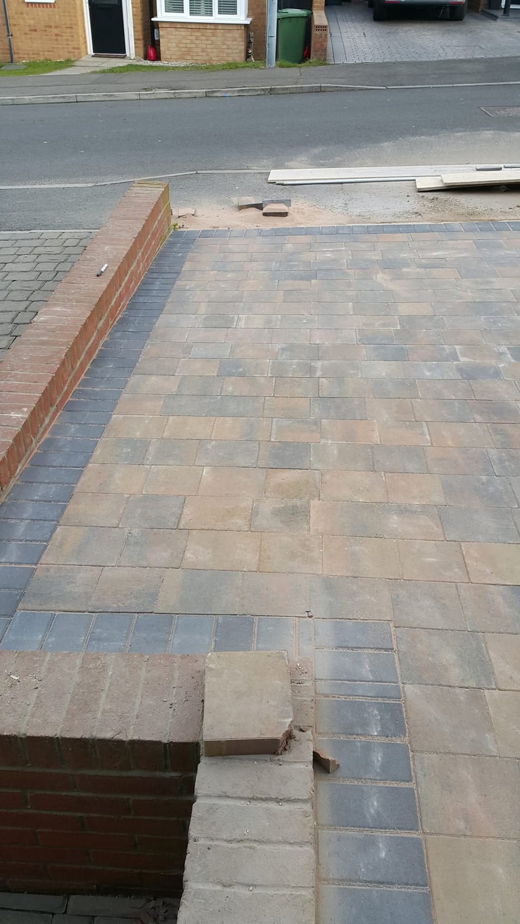 Driveway edge and block paving detail by Ashurst and Sons Roofing